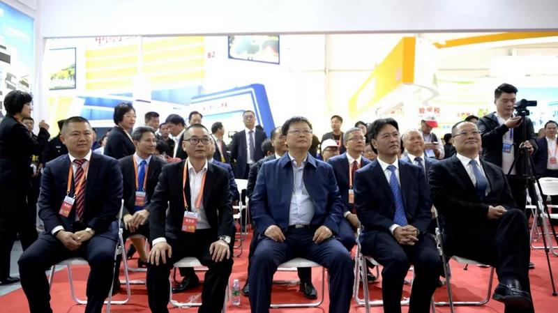 红橙盛会，龙健炫彩——龙健集团旗下数十家分公司如约而至 (4).jpg