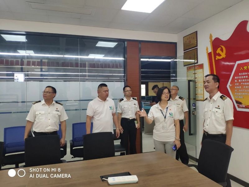 廉江海关调研组到访广东龙健高新科技产业园 (2).jpg