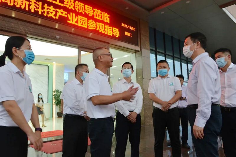 湛江市市长曾进泽莅临龙健高新科技产业园考察调研 (5).jpg