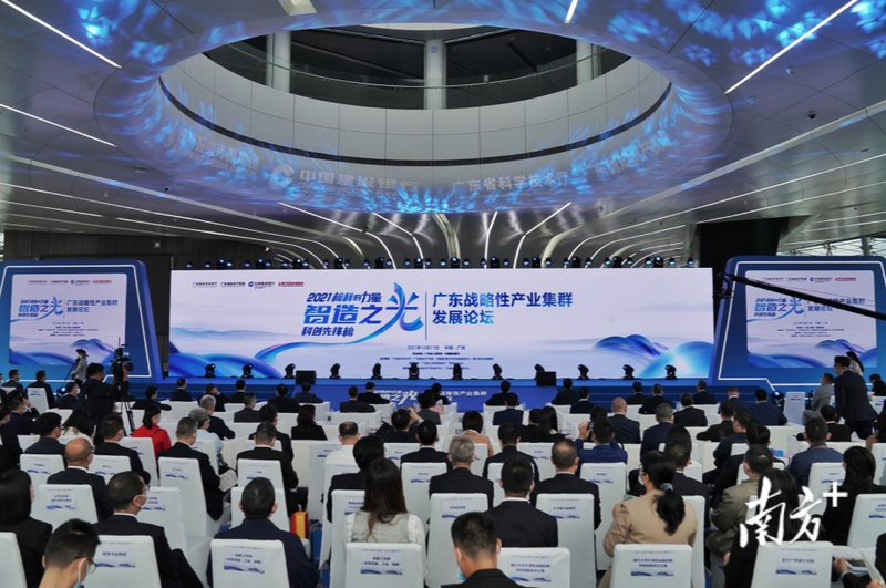 智造之光，榜样引领  东莞龙健电子荣登“广东战略性产业集群发展论坛”权威发布2021“智造之光”科创先锋榜！ (2).png