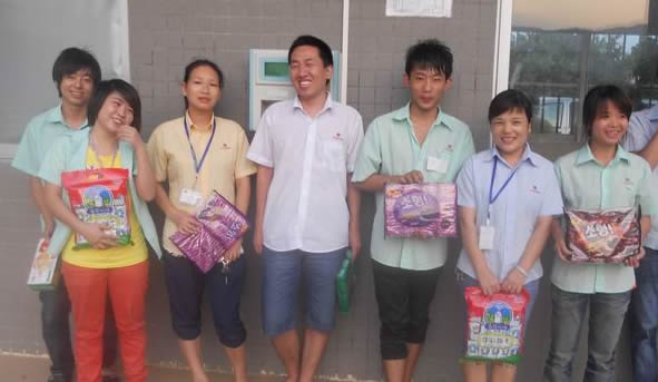 公司为9月份生日的员工派发礼物