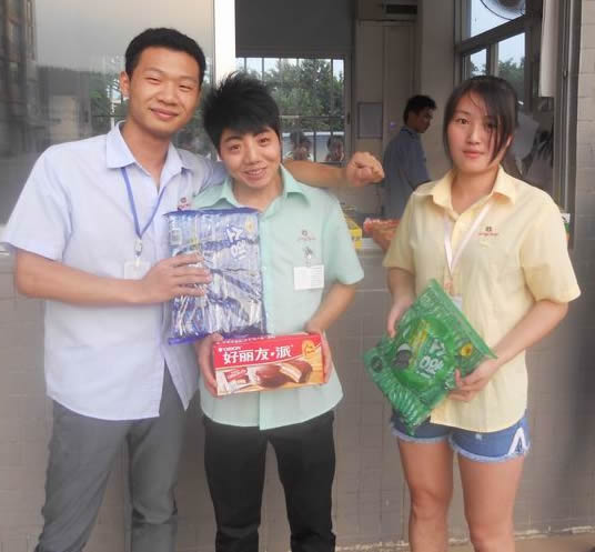 公司为9月份生日的员工派发礼物