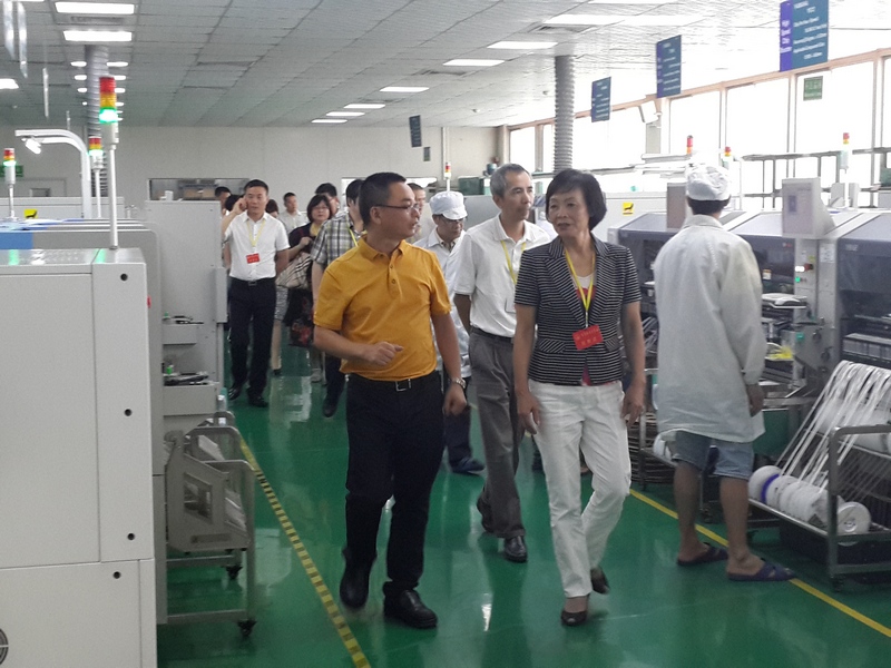 东莞市委常委李小梅等领导莅临我司视察调研